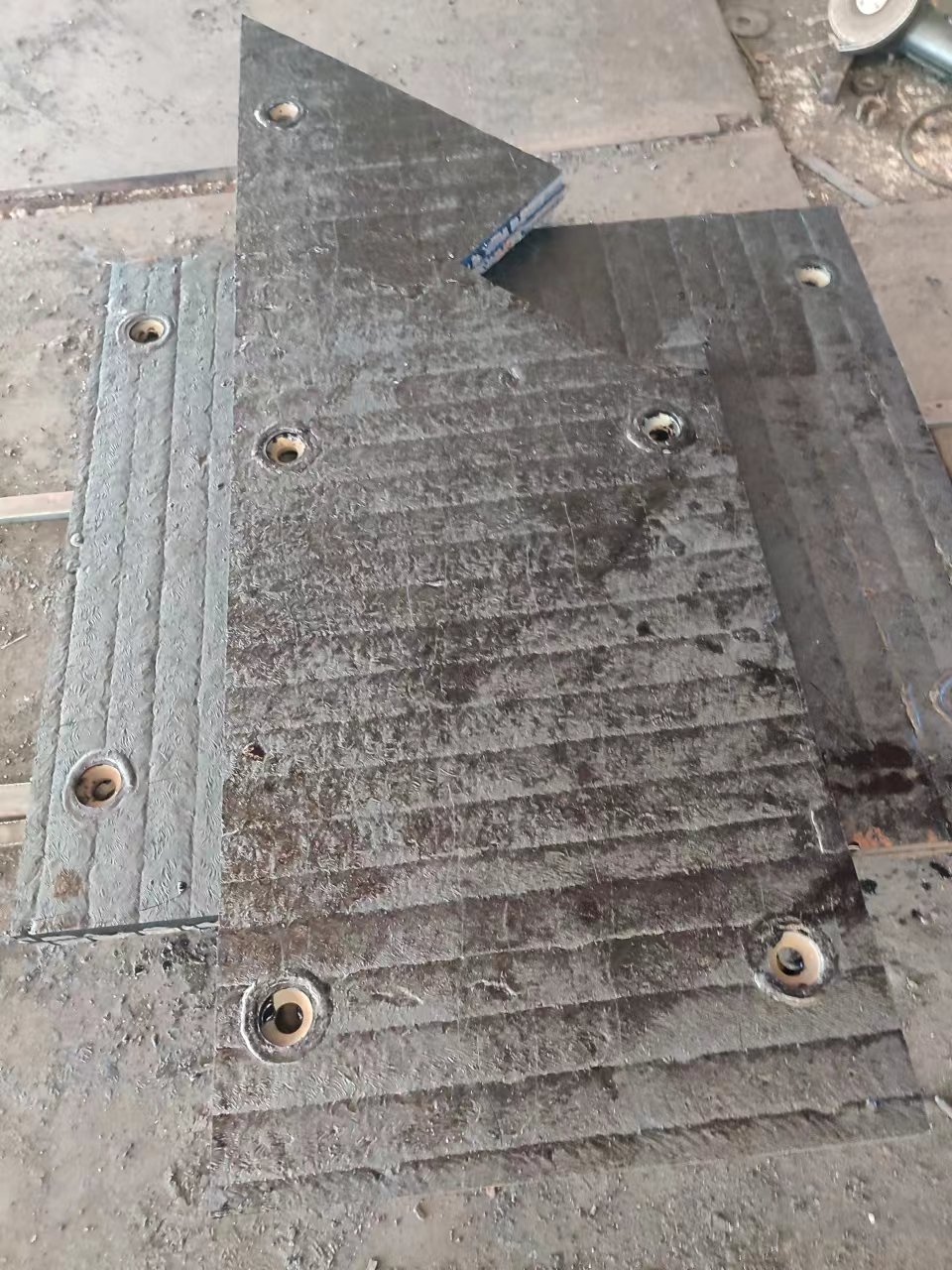 云南堆焊耐磨板厂家 碳化铬耐磨板工厂 