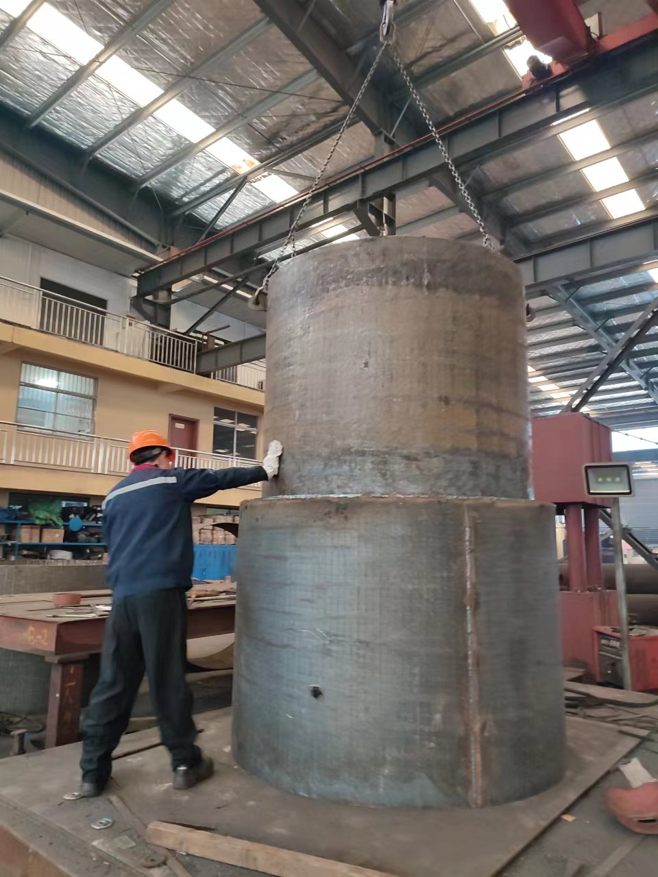 云南碳化铬耐磨料仓 碎玻璃料仓 堆焊耐磨钢板